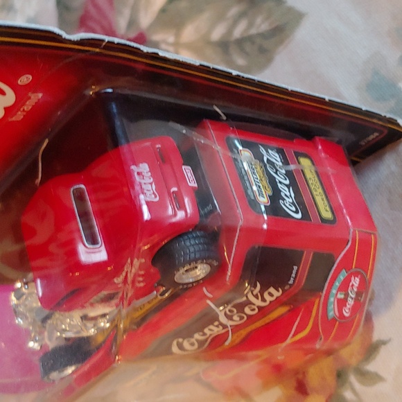 Matchbox Coca Cola Red 1933 Ford Coupe Collectible Die-Cast Model Car New NWT - Picture 6 of 17